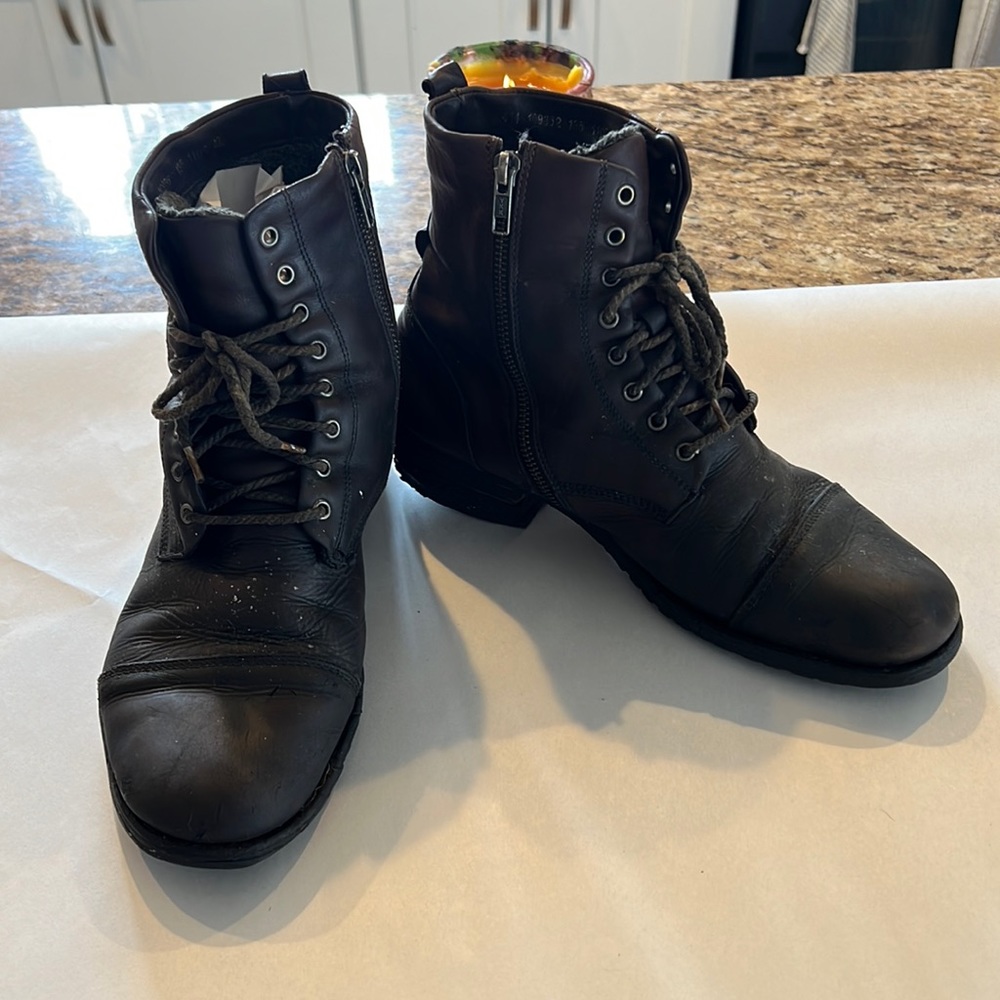 Rare Cap-toe boots from Iceland
